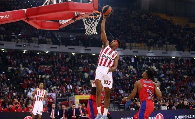 Βασίλης κερνάει, Ζακ καρφώνει (video)