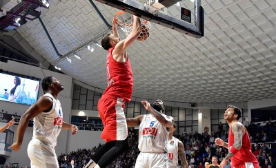 Ο Θρύλος είναι, ξανά, εδώ...