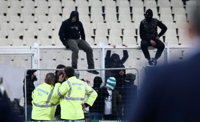 Διέσχισαν, ανενόχλητοι, τον αγωνιστικό χώρο! (video)