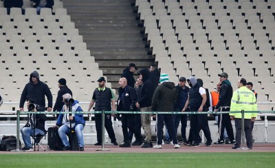 Ανύπαρκτη η Αστυνομία! Χουλιγκάνοι με μαχαίρι μια ανάσα από τον πάγκο του Ολυμπιακού!