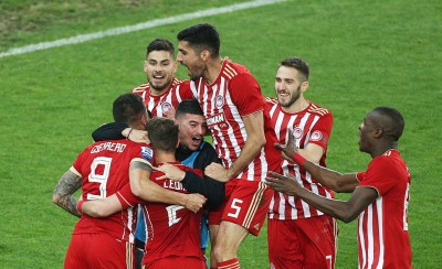 «Βαζέλες, μας αγαπάτε καθόλου ή μόνο σεξ;» (photo)