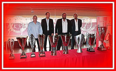 Ενιαίος, ενωμένος, δυνατός ο Ολυμπιακός! Ό,τι και να κάνουν...