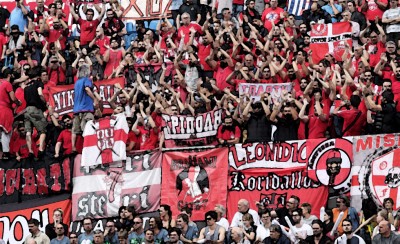 «Πάμε να κοκκινήσουμε το Αννόβερο» (photo)