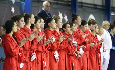 «Με σοβαρότητα και καλή εμφάνιση»
