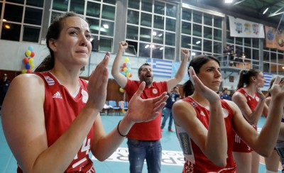 Ομάδα και κόσμος... ΕΝΑ και τα δάκρυα της αρχηγού (video)