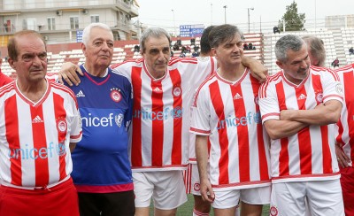 «Τιμούμε και δοξάζουμε τον Ολυμπιακό. Να πάνε όλα καλά στον Βαγγέλη Μαρινάκη» (video)