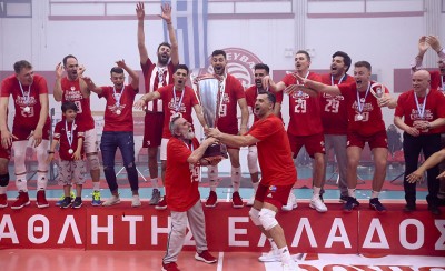 Ο αυτοκράτορας έβγαλε σκούπα!
