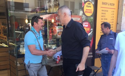 Στο κέντρο του Πειραιά ο Γιάννης Μώραλης (photo)