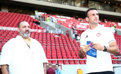 Οι ευχές και το πείραγμα Καραπαπά σε Τοροσίδη