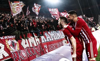 Ομάδα και κόσμος... ΕΝΑ (photo)