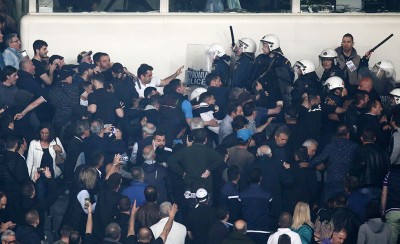 Μιλάμε... τους έκαναν τα μούτρα κρέας!