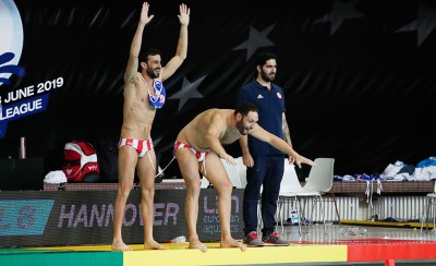 Απίθανη στιγμή: Υποκλίθηκε ο Ομπράντοβιτς!