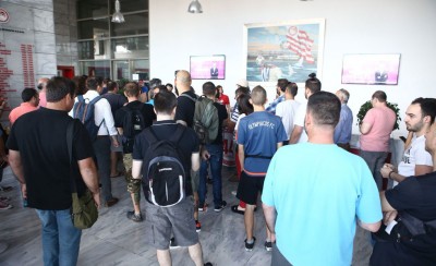 Ατελείωτες ουρές την πρώτη μέρα διάθεσης διαρκείας για νέους κατόχους (photos)