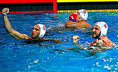 Γράψτε ιστορία. Ξανά. Μπορείτε. Ο Ολυμπιακός είμαστε...