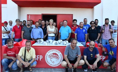 Παράδοση αθλητικού υλικού σε ομάδες του Πειραιά