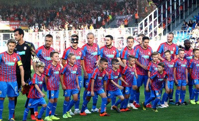 Έφτασε στην Ελλάδα η Πλζεν (videos)