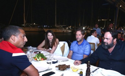 Το οικογενειακό δείπνο σε... κλικ