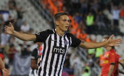 Αυτός είναι ο 19χρονος Σέρβος στόπερ (videos)