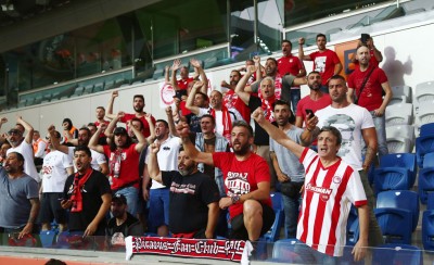 Πάντα και παντού κοντά ο λαός του Θρύλου!