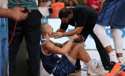 Δύο σπασμένα δόντια ο Κόνιαρης