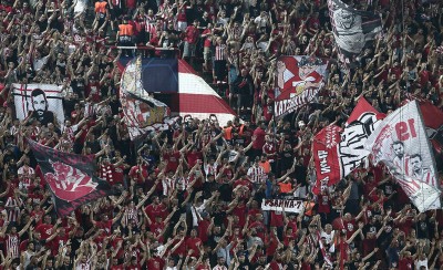 Η Θύρα 7 «σκέπασε» τον ύμνο του Champions League! (video)