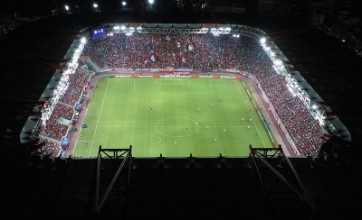 «Όλοι οι δρόμοι οδηγούν στην κορυφή. Εκεί που ανήκει ο Θρύλος»