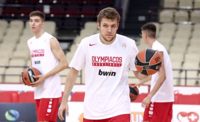 Έβγαλε μέρος της προπόνησης ο Βεζένκοβ