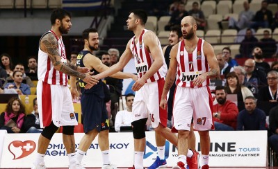 Παρουσιάζει τη νέα φανέλα