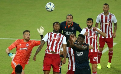 «Δένει» η άμυνα και... πετάει!