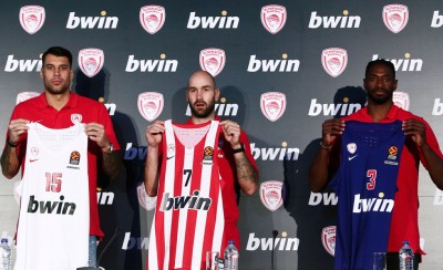 Τα... σπάνε οι νέες φανέλες του Θρύλου!