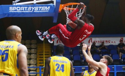 Νίκη στο Περιστέρι ο... μισός Ολυμπιακός