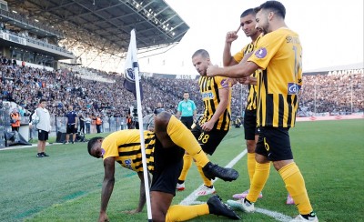 Τους... γλεντάει ο Ιντέγε (pic)