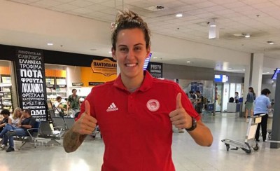 Στην Ελλάδα η Τζάκι Γέμελος (photo)