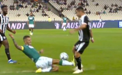 Εγώ λέω να θεσμοθετήσετε και έπαθλο πιο αντιαθλητικού μαρκαρίσματος!