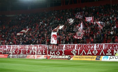 Φτερά στα ποδάρια, καρδιά μες στα στήθια, που δώσαν θριάμβους σαν παραμύθια...