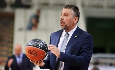 Οι κουμπαριές δεν τους πειράζουν...