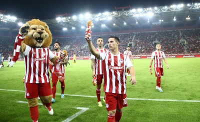 Μοίρασαν... κουκλάκια και χαμόγελα (photos)