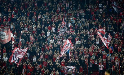 «Ερυθρόλευκο» ρεσιτάλ στην εξέδρα (videos)