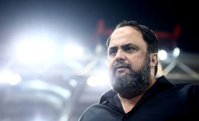 Δίπλα, όπως πάντα, ο Βαγγέλης Μαρινάκης