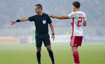 Απίστευτο, ήθελαν πέναλτι ενώ είχε τελειώσει το ματς!