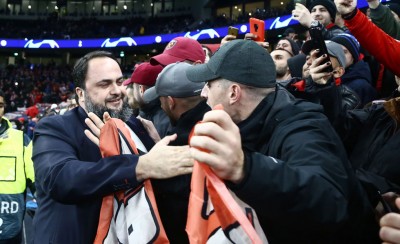 Ο Βαγγέλης Μαρινάκης έγινε ΕΝΑ με τον κόσμο του Θρύλου (photos)