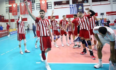 Με τους πελάτες στους τελικούς