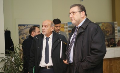 Προσπαθούν να κερδίσουν χρόνο με μία σειρά από αστεία κωλύματα!