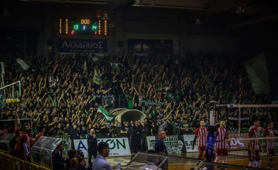 Στα 30 εκατοστά από το τάραφλεξ οι οπαδοί του ΠΑΟ!