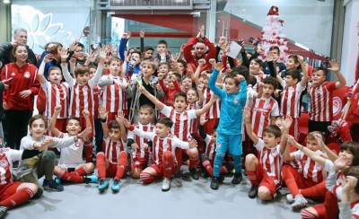 Οι ευχές του Βαλμπουενά δίπλα στους μικρούς άσους του Θρύλου (photo)