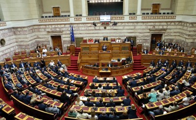 Αρχίζει το «θέατρο του παραλόγου»