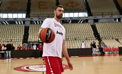 Θεραπεία ο Μιλουτίνοφ, κάνει αγώνα δρόμου!