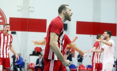 «Πάντα στο πλευρό μας. Τον καλύτερο εαυτό μας για τον πρώτο τίτλο»