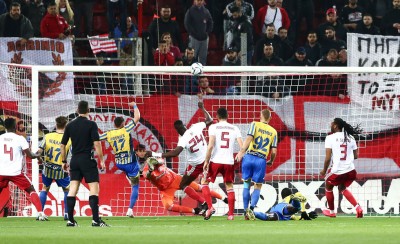 Δεν βγαίνει κόκκινη ούτε αν ματώσεις, πλέον!