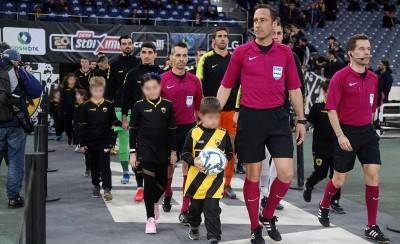 «Καίει» την ΑΕΚ και τον «μεγάλο σε ηλικία άνδρα με άσπρα μαλλιά»! (photo)